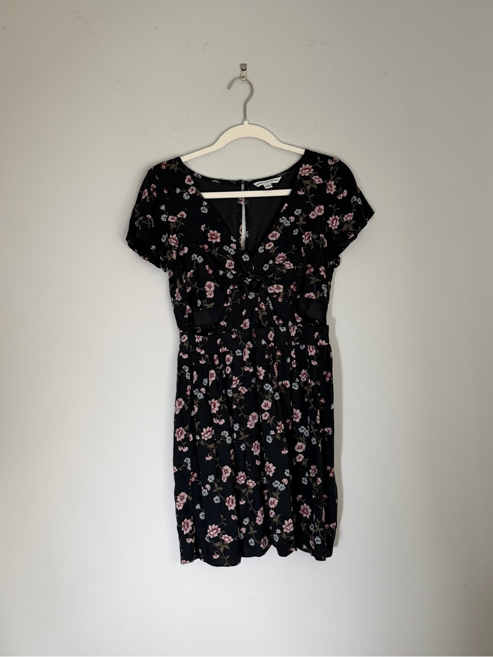 American Eagle Outfitters Black Floral Mini Sundress V-Neck‎ Short Sleeve S
